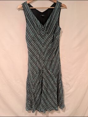 Sleeveless V-Neck Chevron Print Midi Dress in Teal and Black